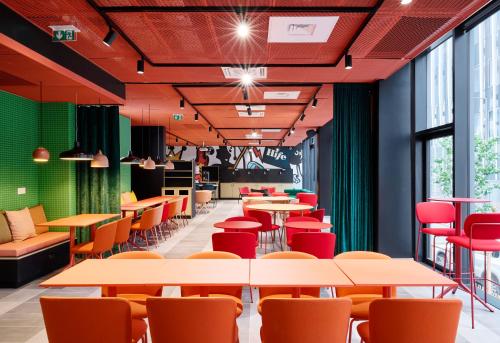Restaurant, Hife Paris Issy Porte de Versailles in 15th - Tour Eiffel - Porte de Versailles Restaurant, Hife Paris Issy Porte de Versailles in 15th - Tour Eiffel - Porte de Versailles