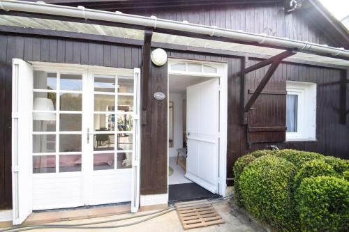 Le Chalet Ma Neizh - 4 pers avec jardin in Dinard Le Chalet Ma Neizh - 4 pers avec jardin in Dinard