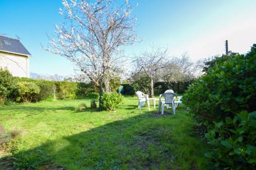 Le Chalet Ma Neizh - 4 pers avec jardin in Dinard Le Chalet Ma Neizh - 4 pers avec jardin in Dinard