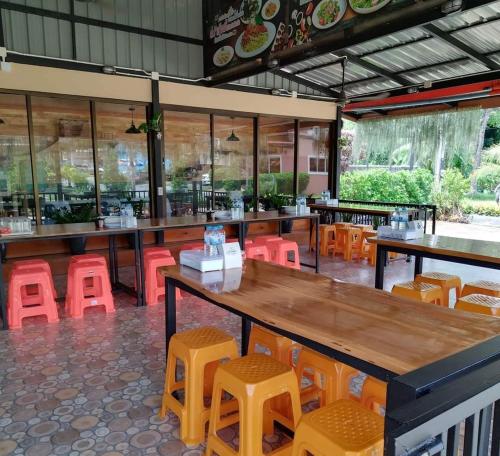 Restoran, Khumkatang Resort & Restaurant in Ao Por Restoran, Khumkatang Resort & Restaurant in Ao Por