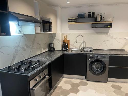 Rue de Paris - Plage Saint Germain - vue sur mer - in Ain El Turk Rue de Paris - Plage Saint Germain - vue sur mer - in Ain El Turk