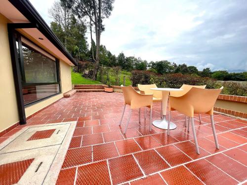 Erkély/terasz, Lujosa Cabaña Represa del Sisga TV Wifi Cocina BBQ (Lujosa Cabana Represa del Sisga TV Wifi Cocina BBQ) in Pantano Redondo Erkély/terasz, Lujosa Cabaña Represa del Sisga TV Wifi Cocina BBQ (Lujosa Cabana Represa del Sisga TV Wifi Cocina BBQ) in Pantano Redondo