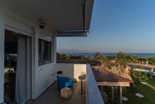 Kirke's Nest Apartments in Kalamaki Kirke's Nest Apartments in Kalamaki