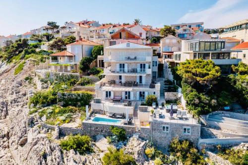 Blue Views Villa with Heated Pool & Jacuzzi