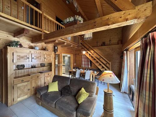 Chalet familial 10 pieces a Meribel, proche des pistes, avec cheminee et terrasse, 12 personnes - FR in Meribel Chalet familial 10 pieces a Meribel, proche des pistes, avec cheminee et terrasse, 12 personnes - FR in Meribel