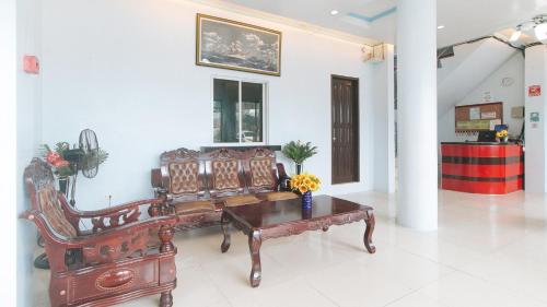 Lobby, RedDoorz @ Raj Inn Guimaras in Guimaras Island Lobby, RedDoorz @ Raj Inn Guimaras in Guimaras Island