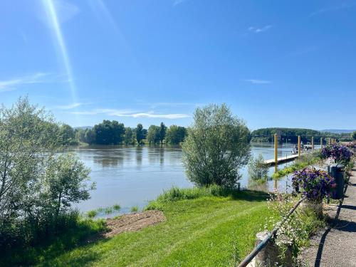 Parking et extérieur à 50m de la Saône (Parking et exterieur a 50m de la Saone) in Montmerle Sur Saone Parking et extérieur à 50m de la Saône (Parking et exterieur a 50m de la Saone) in Montmerle Sur Saone