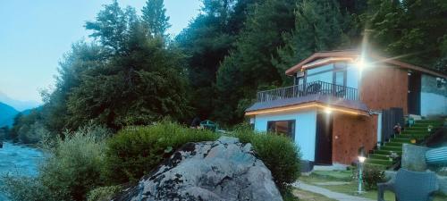 Hotel Whitehouse in Pahalgam Hotel Whitehouse in Pahalgam