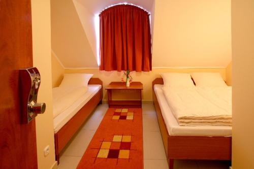 This photo about 60-as Fogado (Budapest fele) shared on HyHotel.com