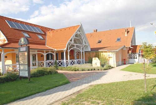 This photo about 60-as Fogado (Budapest fele) shared on HyHotel.com