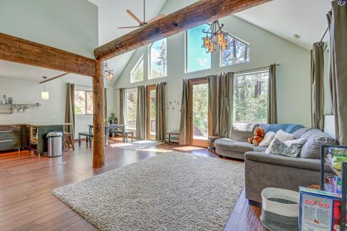 6 Mi to Mt Union Peaceful Cabin with Deck in Mayer 6 Mi to Mt Union Peaceful Cabin with Deck in Mayer