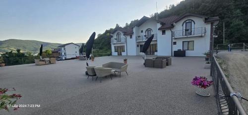 A szálláshely kívülről, Donaris in Eselnita A szálláshely kívülről, Donaris in Eselnita