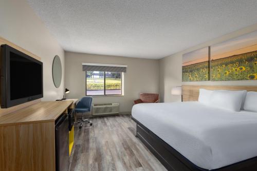 堪薩斯城南溫德姆戴斯套房酒店 (Days Inn and Suites by Wyndham Kansas City South) in 堪薩斯城(MO) 堪薩斯城南溫德姆戴斯套房酒店 (Days Inn and Suites by Wyndham Kansas City South) in 堪薩斯城(MO)