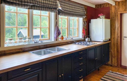 Cocina, Lovely Home In Nordfjordeid in Nordfjordeid Cocina, Lovely Home In Nordfjordeid in Nordfjordeid