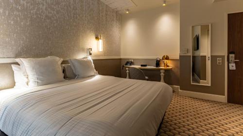 Grand Hotel Continental in Reims City Center Grand Hotel Continental in Reims City Center
