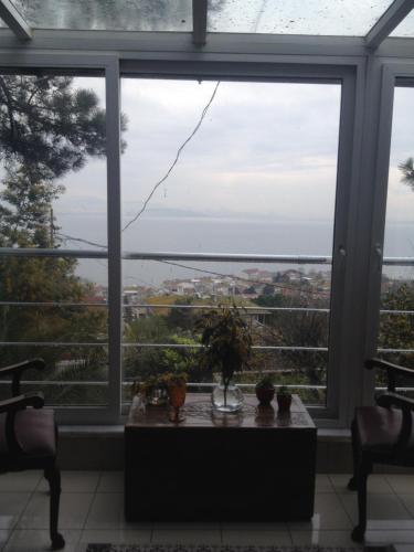 Kınalıada manzaralı ev in Kinaliada Kınalıada manzaralı ev in Kinaliada