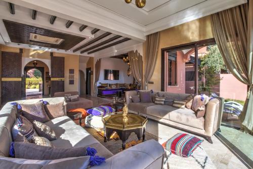 Villa Akadia luxurious with private swimming pool - image 9