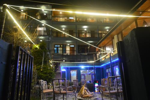 Banquet hall, Hotel Neelgiri - Manali Diaries in Old Manali Banquet hall, Hotel Neelgiri - Manali Diaries in Old Manali