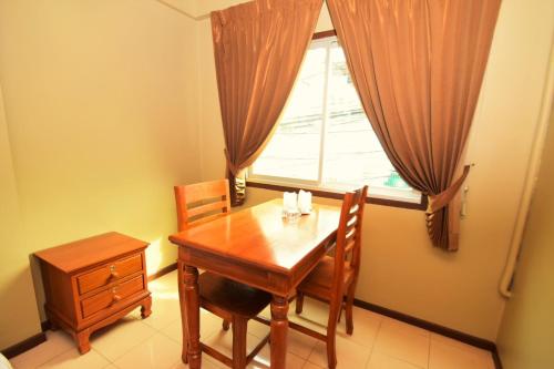 Best LD Hotel โรงแรมเบส แอลดี near King of Muay Thai Best LD Hotel โรงแรมเบส แอลดี near King of Muay Thai
