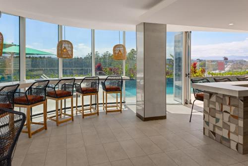 Bar/lounge, Hilton Garden Inn San Jose Airport City Mall near Juan Santamaría International Airport Bar/lounge, Hilton Garden Inn San Jose Airport City Mall near Juan Santamaría International Airport