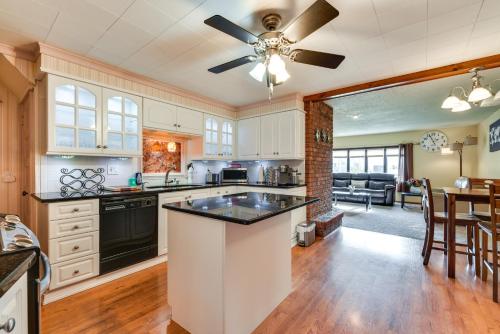 Cozy Lewiston Home Less Than 10 Mi to Niagara Falls! in Lewiston (NY) Cozy Lewiston Home Less Than 10 Mi to Niagara Falls! in Lewiston (NY)