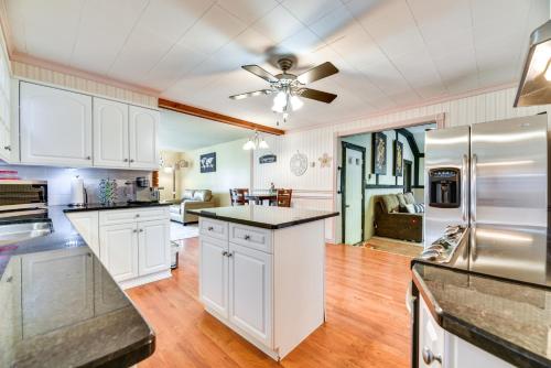 Cozy Lewiston Home Less Than 10 Mi to Niagara Falls! in Lewiston (NY) Cozy Lewiston Home Less Than 10 Mi to Niagara Falls! in Lewiston (NY)