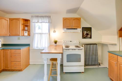 Charming Saco Apartment about 4 Mi to the Beach! in Saco (ME) Charming Saco Apartment about 4 Mi to the Beach! in Saco (ME)