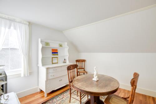 Charming Saco Apartment about 4 Mi to the Beach! in Saco (ME) Charming Saco Apartment about 4 Mi to the Beach! in Saco (ME)