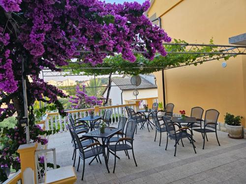 شرفة/ تراس, Rooms Neda in راب شرفة/ تراس, Rooms Neda in راب