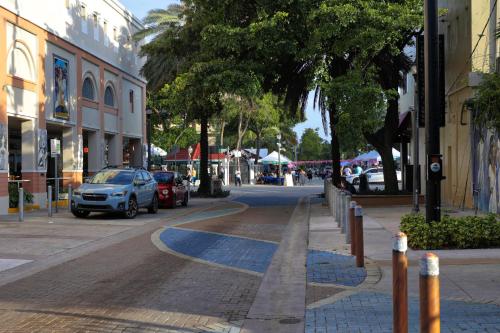 Surrounding environment, Tower Hotel Little Havana in Miami (FL) Surrounding environment, Tower Hotel Little Havana in Miami (FL)