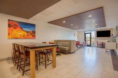 Ételek és italok, Holiday Inn Express & Suites Davis - University Area By IHG in Davis Ételek és italok, Holiday Inn Express & Suites Davis - University Area By IHG in Davis