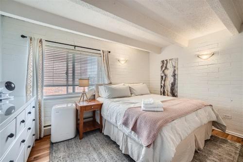 The Pink Pearl 1BD 30 Day Pool Wash Park West