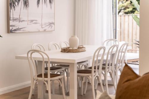 The "SALTY PALM'S" By the Sea - TWO 3 BEDROOM HOME - Sleeps up to 8 in Kiama The "SALTY PALM'S" By the Sea - TWO 3 BEDROOM HOME - Sleeps up to 8 in Kiama