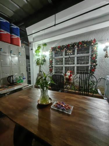 Bed and Breakfast Small Cozy Room with Balcony, T&B, Fast WiFi, Netflix in Tuba Bed and Breakfast Small Cozy Room with Balcony, T&B, Fast WiFi, Netflix in Tuba