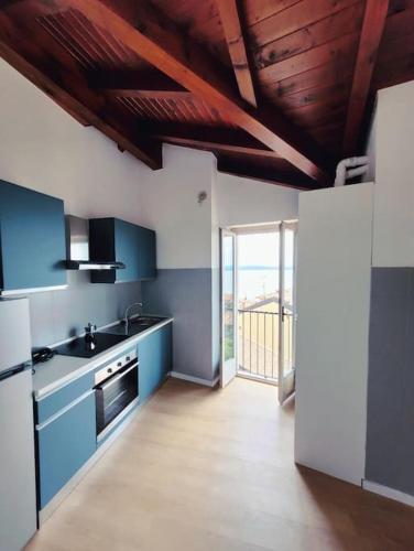 Casa Giuly , attico sul lago in Belgirate Casa Giuly , attico sul lago in Belgirate