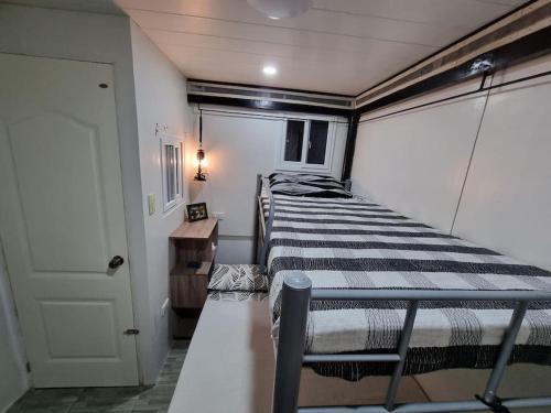 Bed and Breakfast Small Cozy Room with Balcony, T&B, Fast WiFi, Netflix in Tuba Bed and Breakfast Small Cozy Room with Balcony, T&B, Fast WiFi, Netflix in Tuba