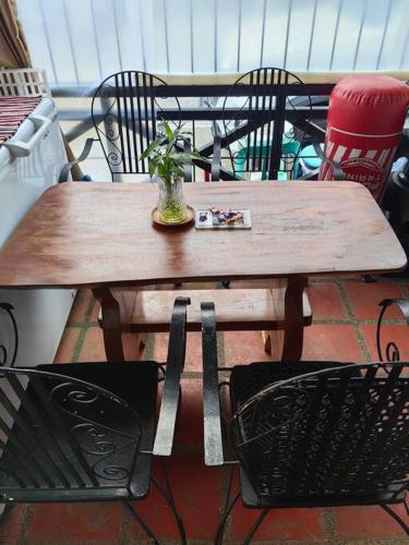 Bed and Breakfast Small Cozy Room with Balcony, T&B, Fast WiFi, Netflix in Tuba Bed and Breakfast Small Cozy Room with Balcony, T&B, Fast WiFi, Netflix in Tuba