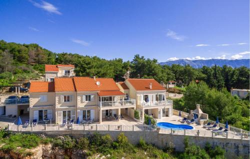 Úszómedence, Nice Home In Sumartin With Wifi in Sumartin Úszómedence, Nice Home In Sumartin With Wifi in Sumartin
