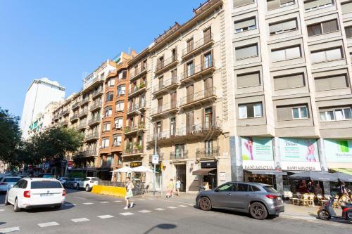 Practico apartamento con terraza en Eixample