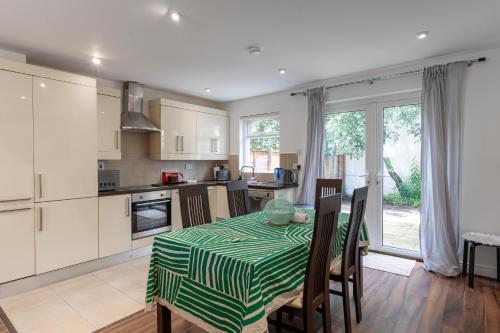 кухня, Retreat in Tulfarris County Wicklow - Ireland in Блессінгтон кухня, Retreat in Tulfarris County Wicklow - Ireland in Блессінгтон