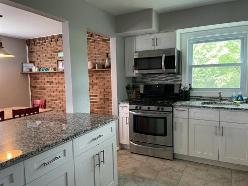 Room near the beach and shopping 13 in Long Branch (NJ) Room near the beach and shopping 13 in Long Branch (NJ)