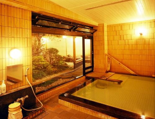bad i varm källa, Kusatsu Onsen Kanemidori in Kusatsu bad i varm källa, Kusatsu Onsen Kanemidori in Kusatsu