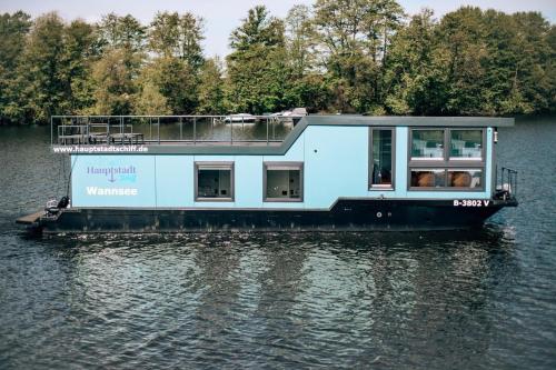 Hausboot Wannsee in Reinickendorf Hausboot Wannsee in Reinickendorf