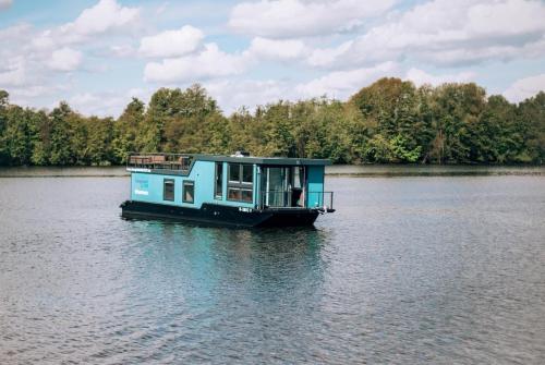 Hausboot Wannsee in Reinickendorf Hausboot Wannsee in Reinickendorf