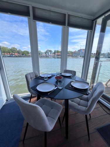 Facilities, Oktopus-Lofts - Houseboat in Lelystad Facilities, Oktopus-Lofts - Houseboat in Lelystad