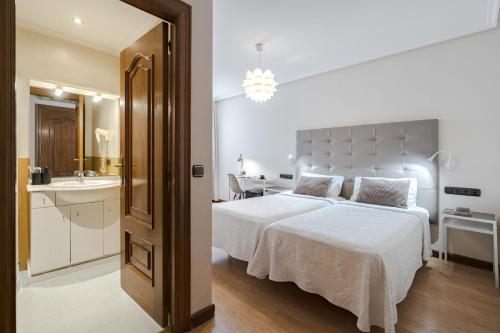 Hotel Eurowest in Salamanca City Center Hotel Eurowest in Salamanca City Center