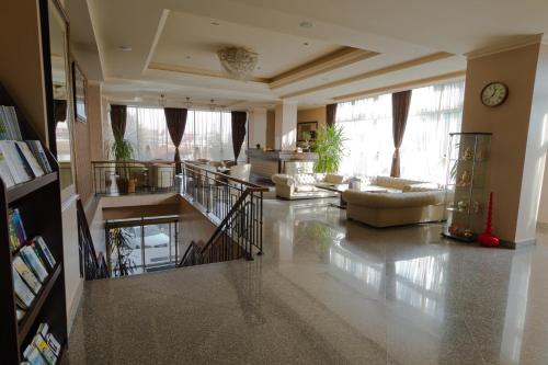 gedeelde lounge/tv-ruimte, Hotel Megalos in Constanta gedeelde lounge/tv-ruimte, Hotel Megalos in Constanta