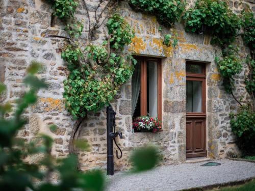 Gîte Saint-Léonard-des-Bois, 4 pièces, 6 personnes - FR-1-410-149 (Maison de campagne familiale aux Alpes mancelles - 3 chambres, cheminee et activites proches - FR-1-) in Fresnay-sur-Sarthe Gîte Saint-Léonard-des-Bois, 4 pièces, 6 personnes - FR-1-410-149 (Maison de campagne familiale aux Alpes mancelles - 3 chambres, cheminee et activites proches - FR-1-) in Fresnay-sur-Sarthe