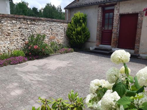 Les Volets rouges in Neuvy Sur Barangeon Les Volets rouges in Neuvy Sur Barangeon