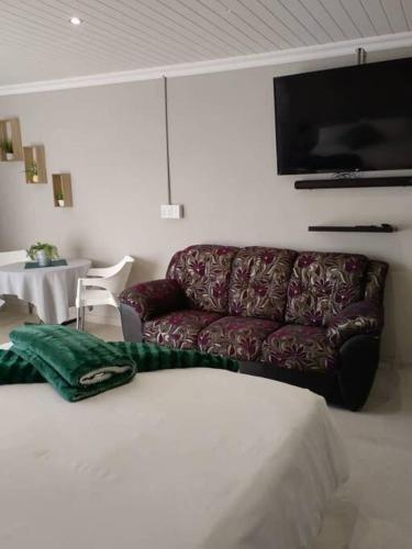 Stellies Accommodation - Room 3 in Keetmanshoop Stellies Accommodation - Room 3 in Keetmanshoop